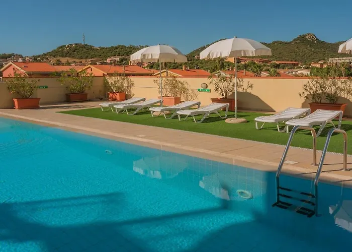 In With Swimming Pool In Apart Otel