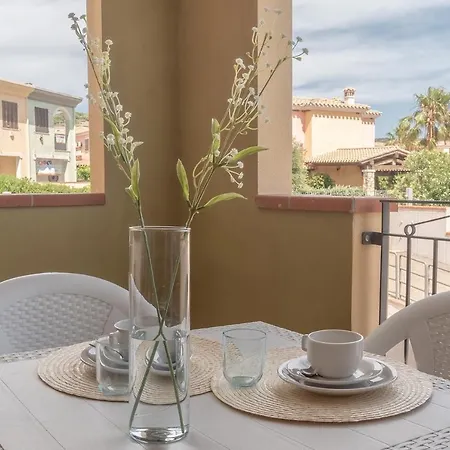 In With Swimming Pool In Apartahotel Villasimius